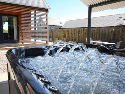 Nef-Stedi in อินเวอรูรี