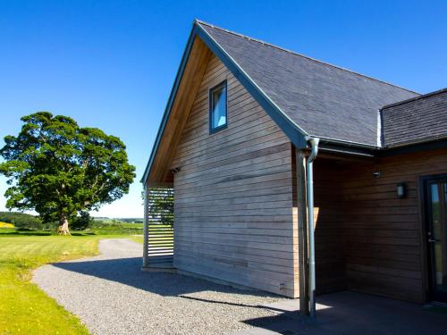 Nef-Stedi in อินเวอรูรี