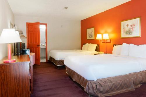 Days Inn by Wyndham Adairsville - Tap to explore photos