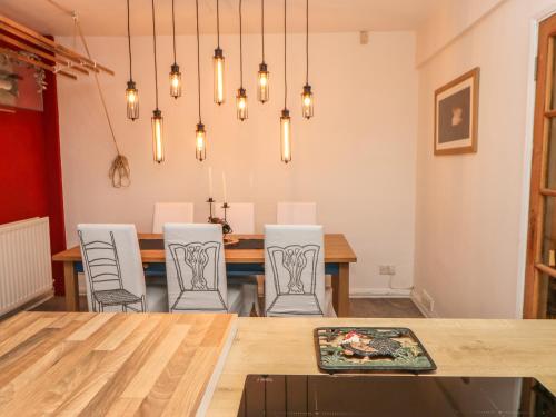 2 The Coach House - image 12