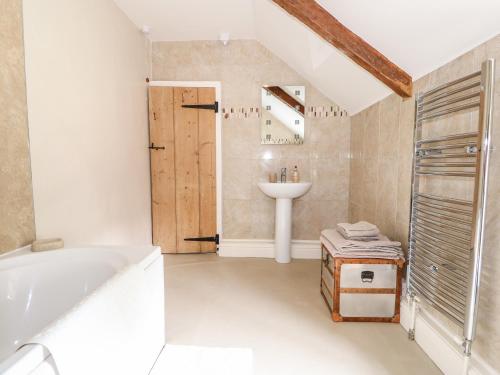 Flint Cottage Swaffham - image 3