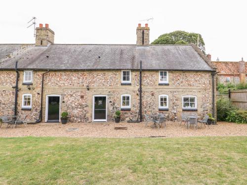 Flint Cottage Swaffham - image 2