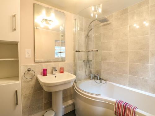 Holly Cottage Winster - image 13