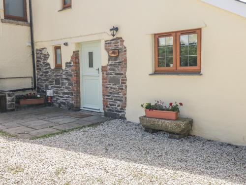 Lower West Curry Cottage, Launceston, , Cornwall