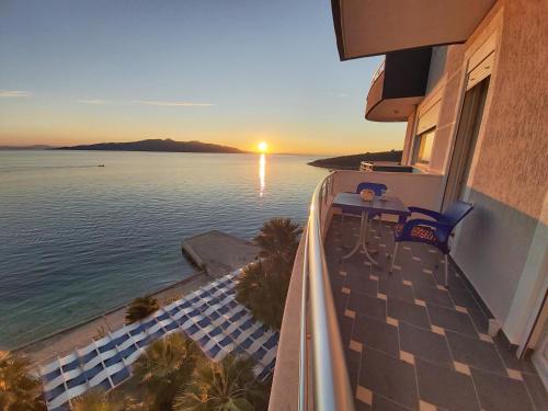 Sunset by the Sea Apartments - Private Beach
