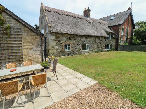 Hill Farm Cottage Freshwater - image 8