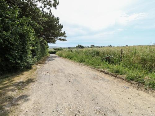 Hill Farm Cottage Freshwater - image 3