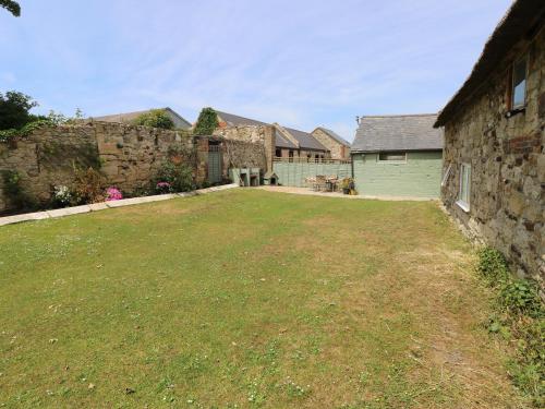 Hill Farm Cottage Freshwater - image 4