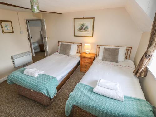 Hill Farm Cottage Freshwater - image 13