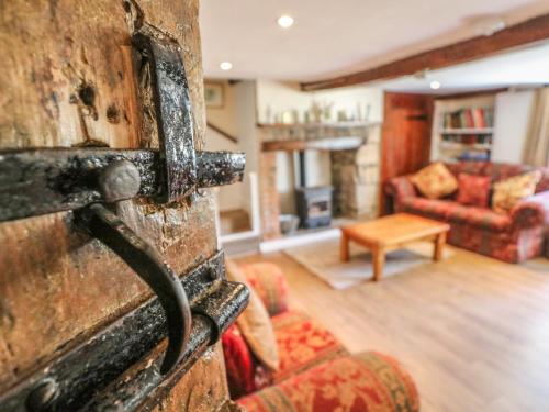 Hill Farm Cottage Freshwater - image 12