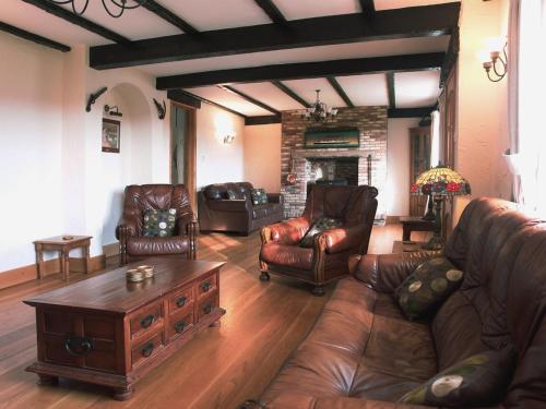 Lower Wadden Farmhouse and Annexe in Southleigh