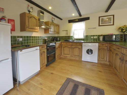 Lower Wadden Farmhouse and Annexe in Southleigh