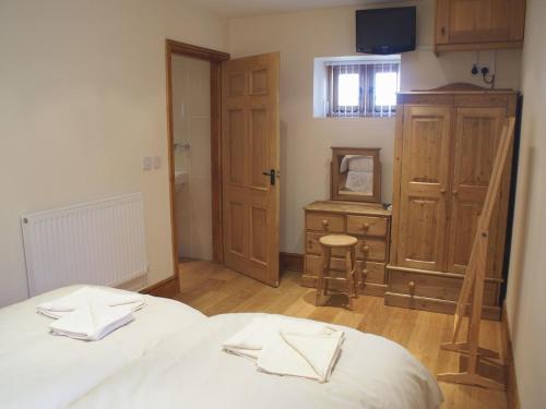 Hiscox Cottage Southleigh - image 2