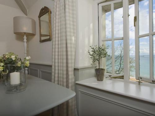 Coach House Cottage Strete - image 8