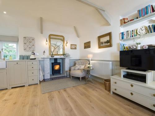 Coach House Cottage Strete - image 3