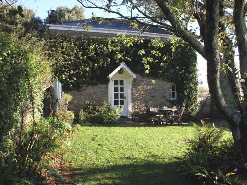 Coach House Cottage Strete - image 14