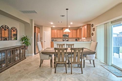 Spacious Suburban Family Home about 16 Miles to Austin