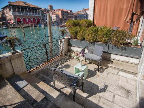 Grimaldi Apartments Hermitage Canal Grande view - image 10