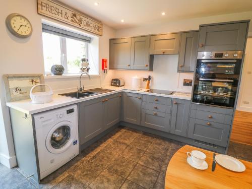 Leigh Holt Shepton Mallet - image 3