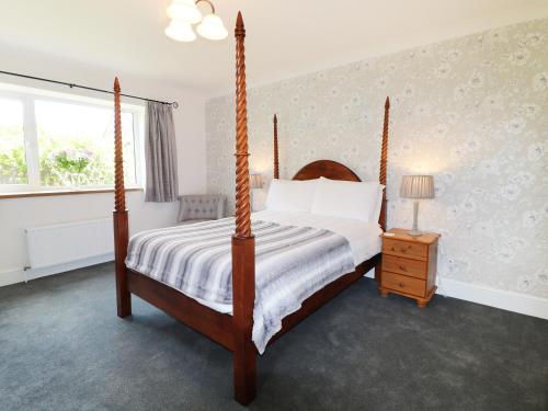 Leigh Holt Shepton Mallet - image 2