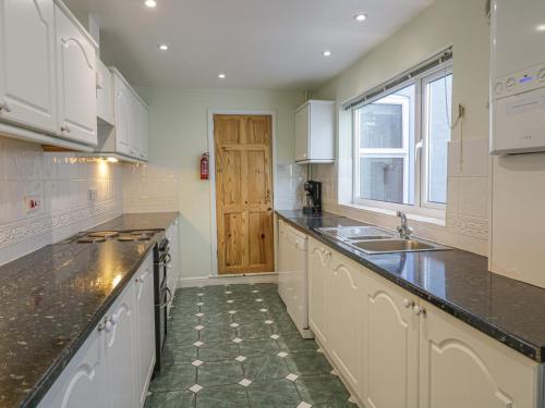 Sea Breezes Lowestoft - image 12