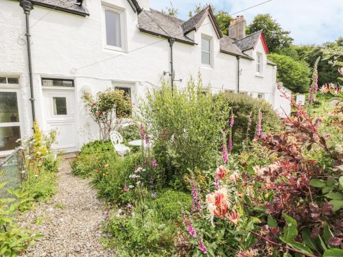 Crinan Canal Cottage No8 - Lochgilphead