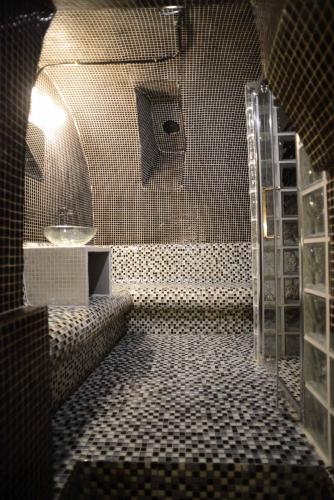 Unique loft apartment in Le Marais - image 7