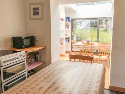 6 Knott Portree - image 7