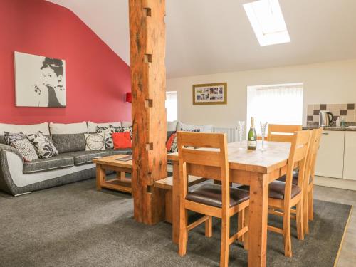 Little Byre Cottage Sutton - main image