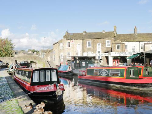 Woodman Cottage Skipton - image 12