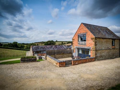 Top Barn CHIPPING NORTON - image 4