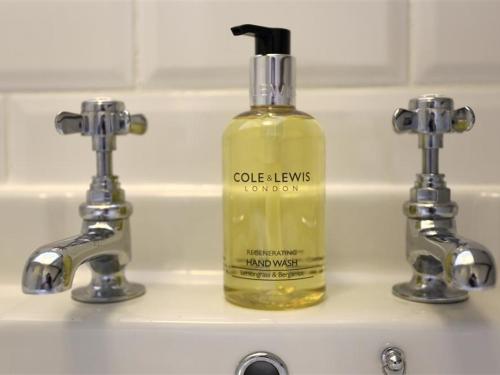 One Masons' Court STRATFORD UPON AVON - image 4