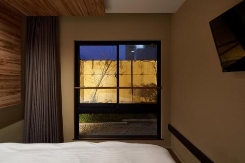 Superior Twin Room with Garden View image 2