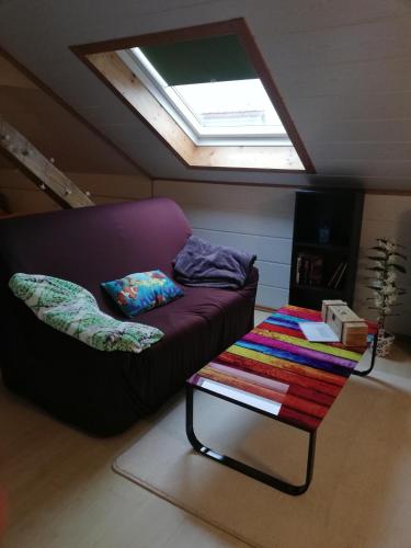 GasteZimmer im Altbau Dachgeschoss mit kleinem Bad WLAN, TV und Parkplatz 5.6km von Ottobeuren entfernt