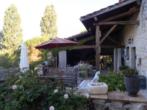 Iekārtas, les tamaris in Lamothe-Landerron