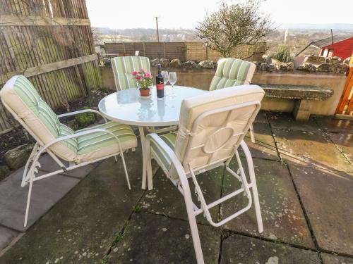 2 Storrs Cottages Carnforth - image 4
