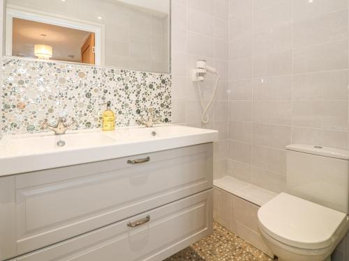 Holly Cottage - image 3