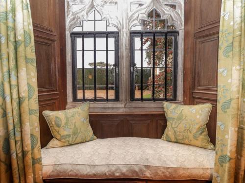 Battel Hall - image 10