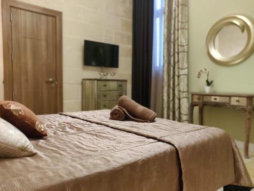 Charming Town House Suite - Close to Airport