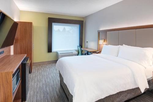 Holiday Inn Express & Suites West Long Branch - Eatontown - West Long Branch 