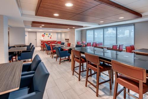 Holiday Inn Express & Suites West Long Branch - Eatontown an IHG Hotel - image 3