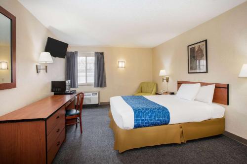 Travelodge by Wyndham Colorado Springs Airport/Peterson AFB