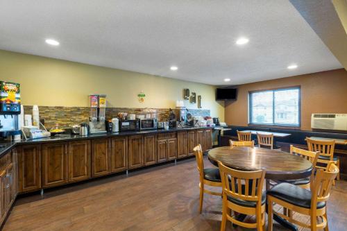 Super 8 by Wyndham Bemidji MN - image 8