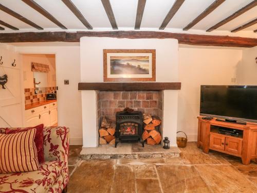Laburnum Cottage - image 8