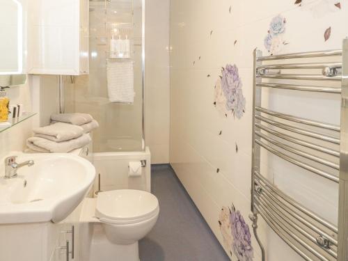 First Floor Flat - image 7