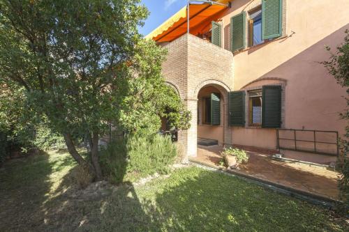 Apartment with Garden