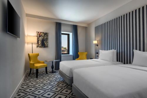 room detail thumbnail 1