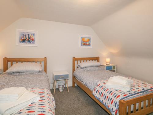 28 Low Shore - image 2