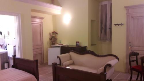 1 double bed, 1 twin bed