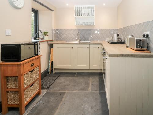 Stable Cottage - image 11